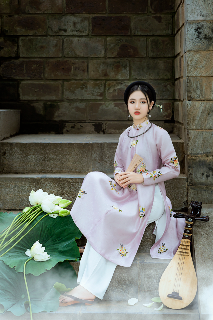 Được biết, bộ trang phục mà Minh Anh khoác lên người chính là ý tưởng thiết kế cho nhân vật Đoàn Viên trong bộ phim "Phượng khấu".