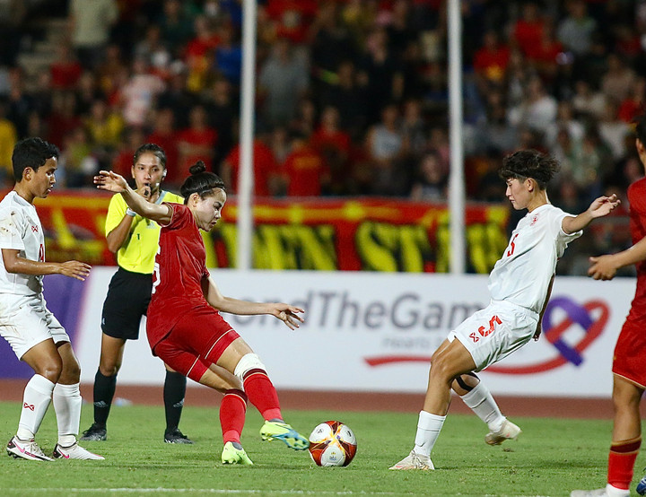 Thúy Nga đá chính tại SEA Games 32.