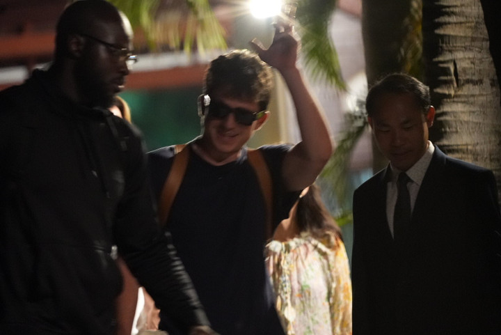 Charlie Puth đi xe VinFast VF9 đến Vinpearl Nha Trang lúc nửa đêm - 4