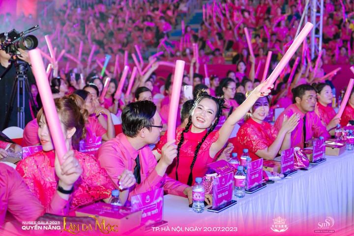 Chủ tịch Nusee Group khuấy động sân khấu với vũ đạo La La Love rực lửa - 2