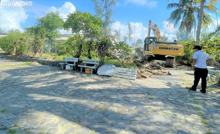 Cận cảnh cưỡng chế, thu hồi hơn 27.700m2 'đất vàng' ven biển Quảng Ngãi - 2