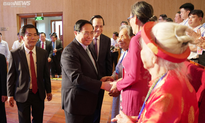 Thủ tướng: Bảo đảm người có công và gia đình có mức sống từ trung bình khá - 2