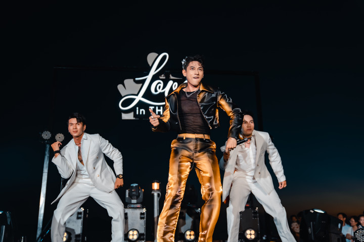 Quốc Thiên giả giọng Hồng Ngọc hát 'Vùng trời bình yên' - 2