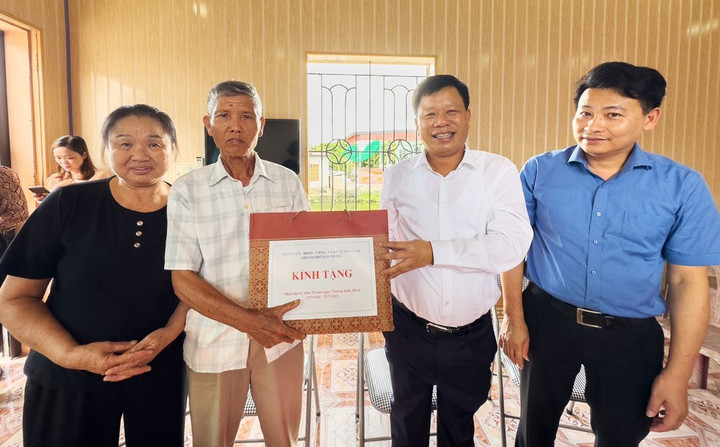 Hải Phòng: Tri ân, tặng quà gia đình có công với cách mạng - 4