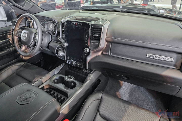 Bán tải sang chảnh RAM 1500 Rebel ra mắt, chỉ nhà giàu mới 'sờ tới' - 4