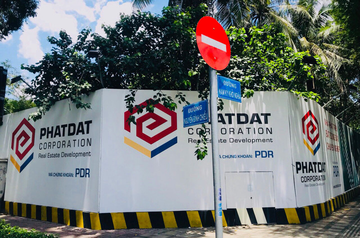 Dự án Nhà thi đấu Phan Đình Phùng nằm ở trung tâm TP.HCM bị cây cỏ phủ kín - 9