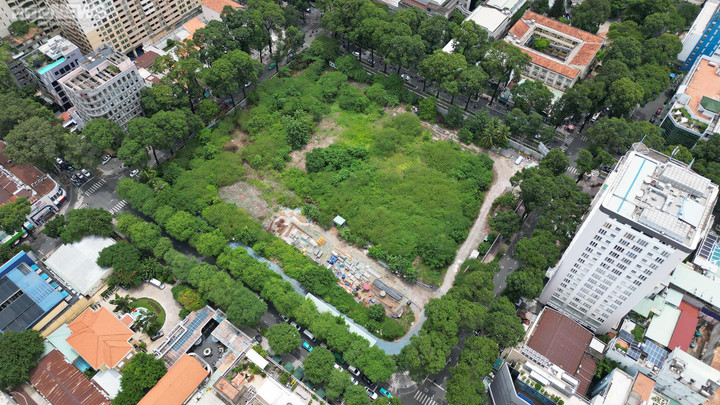 Dự án Nhà thi đấu Phan Đình Phùng nằm ở trung tâm TP.HCM bị cây cỏ phủ kín - 8