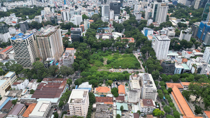 Dự án Nhà thi đấu Phan Đình Phùng nằm ở trung tâm TP.HCM bị cây cỏ phủ kín - 11