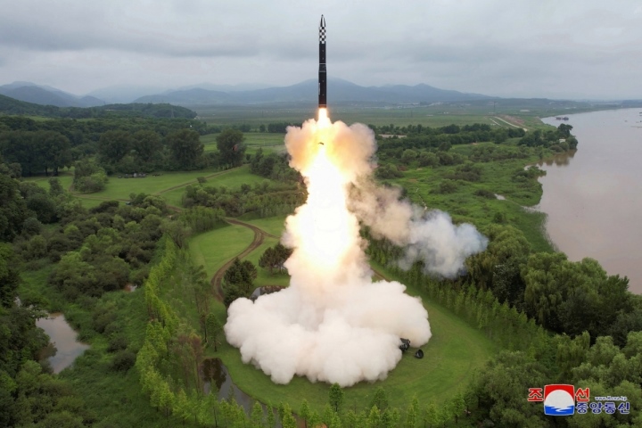 Triều Tiên bắn loạt tên lửa hành trình - 1