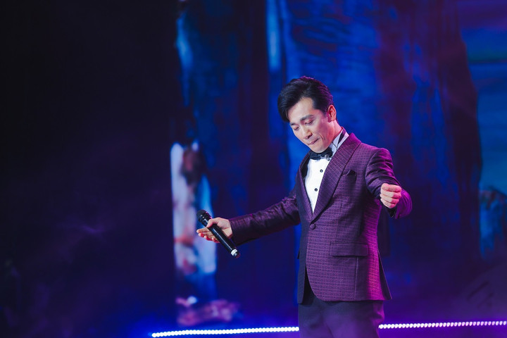 'Sao Mai' Quang Hào biến hóa đa màu sắc trong đêm nhạc kỷ niệm 20 năm ca hát - 2
