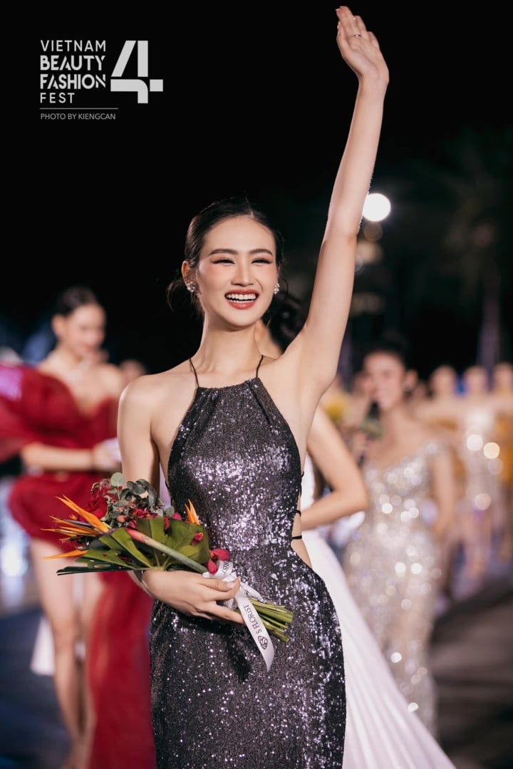 Nhan sắc đời thường của Tân Hoa hậu Thế giới Việt Nam Huỳnh Trần Ý Nhi - 19