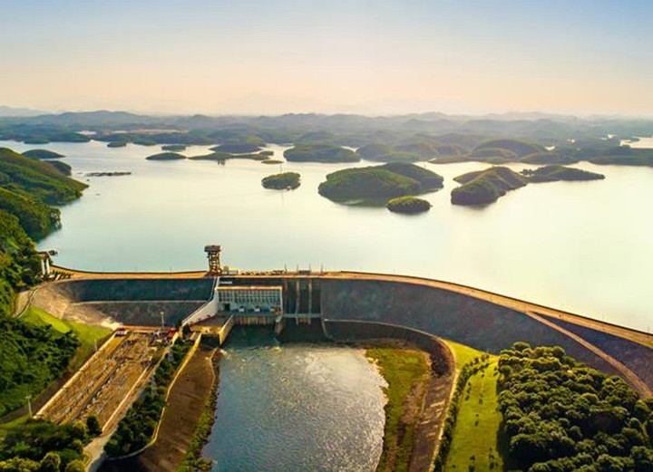 Hai nhà máy thủy điện thường xuyên 'khát nước' đã phát điện trên 70% công suất - 1