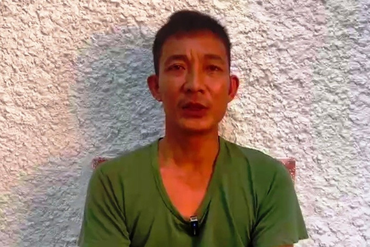 Tài xế xe chở cát liều lĩnh tông vào xe CSGT khi bị lập biên bản - 2