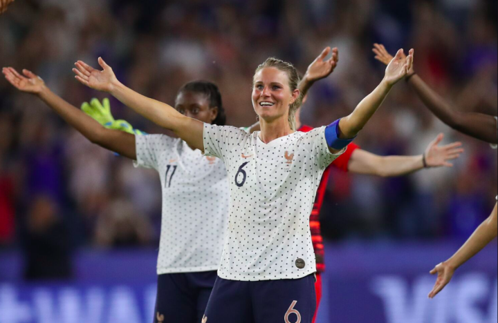 Đỉnh cao trong sự nghiệp của Henry là năm 2015 khi cô giành Quả bóng bạc, có tên trong Đội hình tiêu biểu World Cup nữ 2015 và Đội hình xuất sắc nhất thế giới.