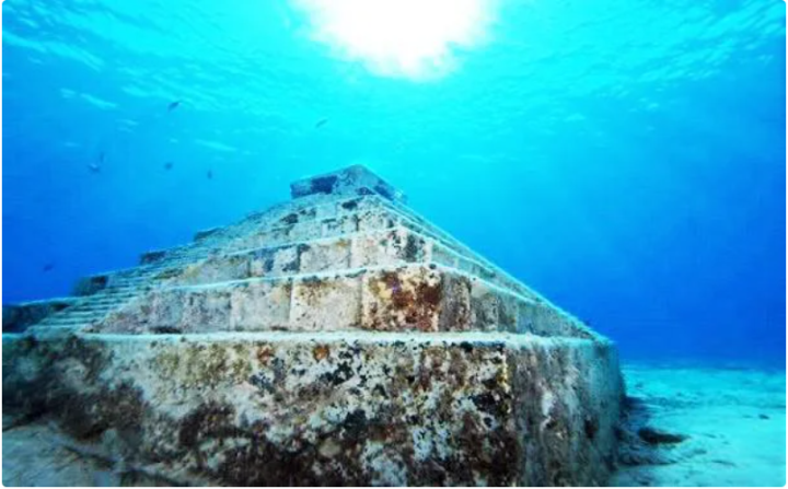 Divers accidentally discovered the controversial pyramid on the seabed of Japan - Photo 1.