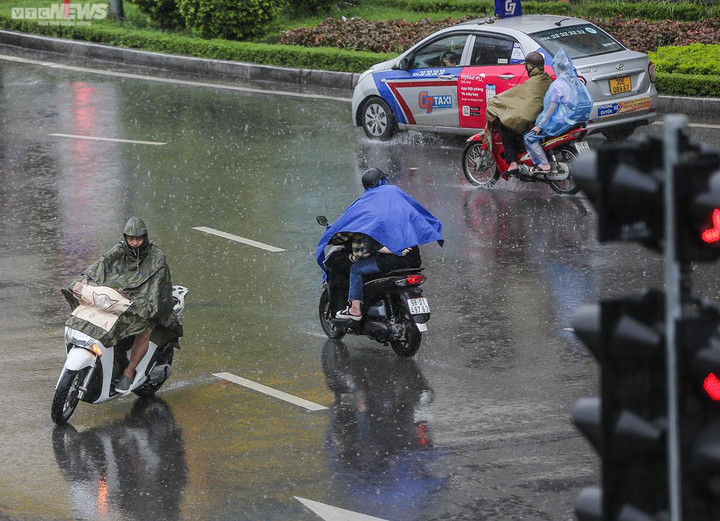 Sau đợt nắng nóng, dự báo miền Bắc sắp hứng mưa rào và dông - 1