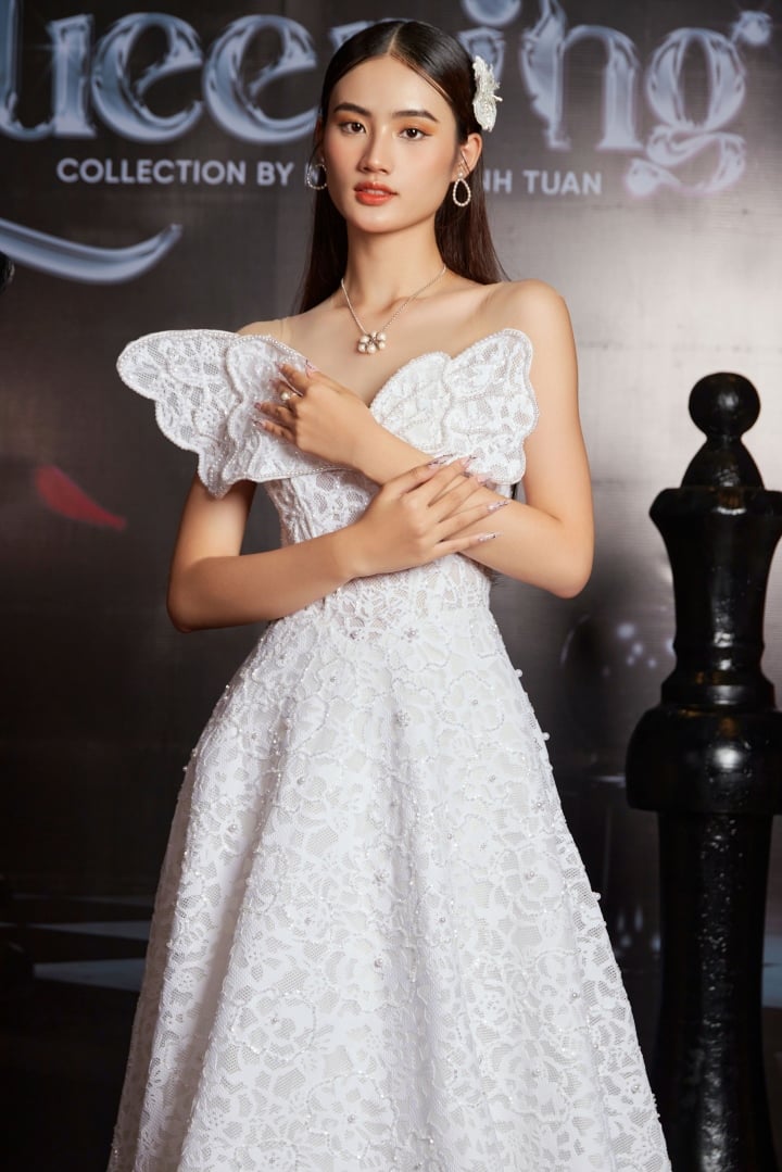 Hoa hậu Huỳnh Trần Ý Nhi ngọt ngào quyến rũ trong trang phục của NTK Nguyễn Minh Tuấn