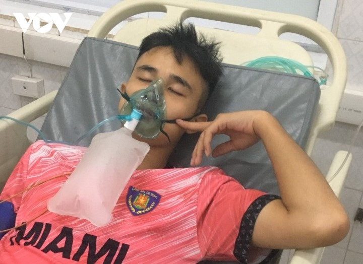 Cảnh sát phải nhập viện sau vụ cháy.