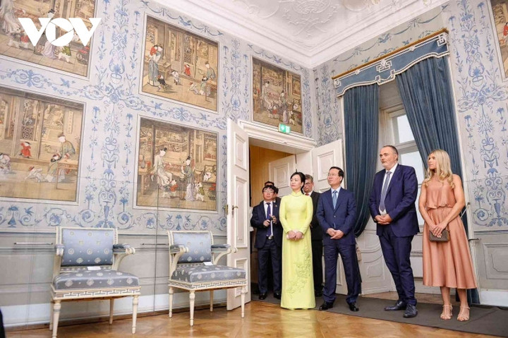 Chủ tịch nước Võ Văn Thưởng và Phu nhân tham quan Lâu đài Esterhazy tại bang Burgenland.