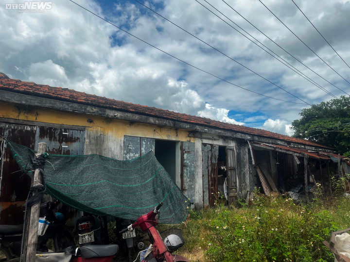 Nhiều gian hàng xuống cấp, bỏ hoang