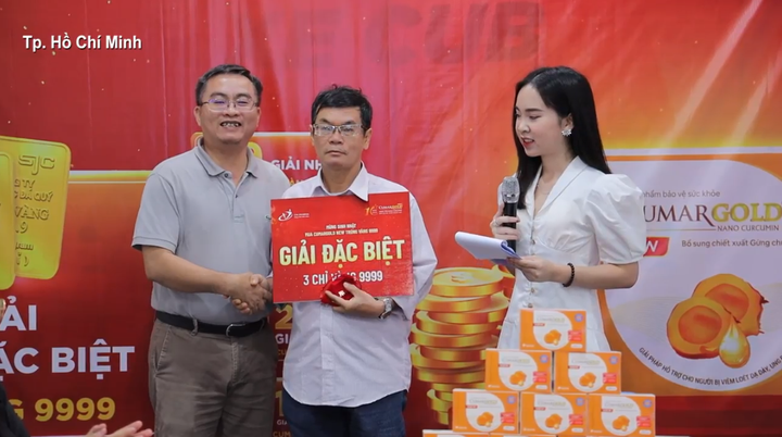 Anh Hồ Minh Hùng (Bình Dương) là khách hàng duy nhất trúng 3 chỉ vàng 9999.