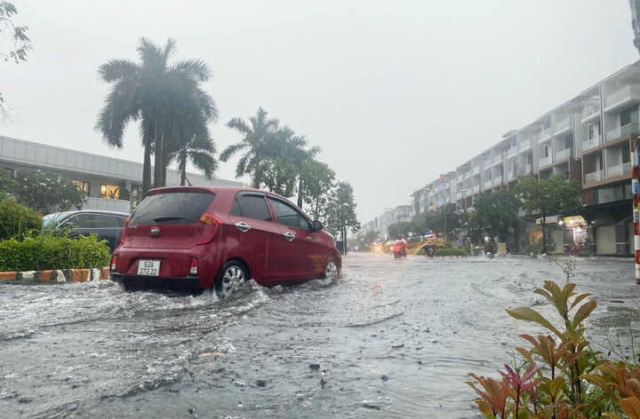 Đài Khí tượng thủy văn Nam Bộ thông tin, thời tiết TP.HCM ngày 25/7, có mưa vừa, mưa to.