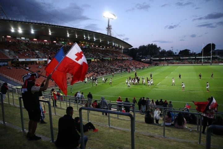Giống như phần lớn các sân vận động ở New Zealand, Waikato là sân bóng đa năng. Sân vận động này chuyên tổ chức các trận đấu cricket và rugby.