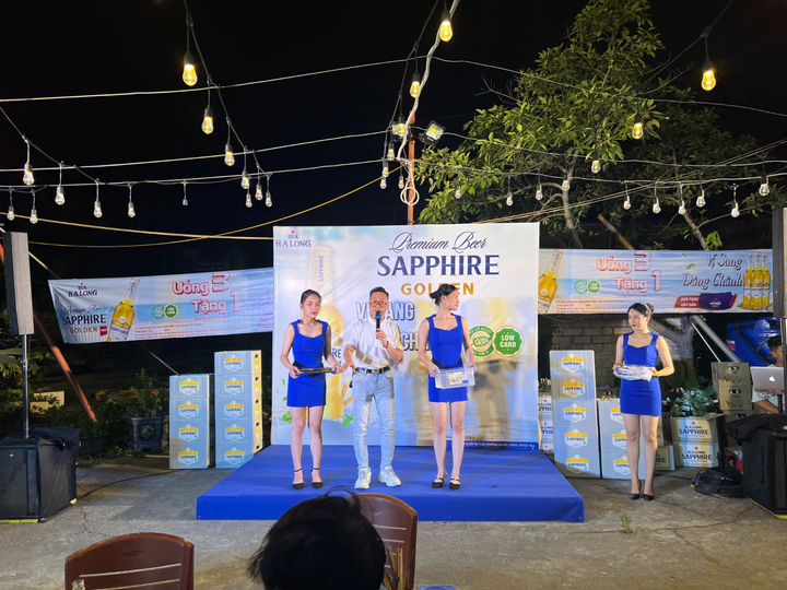 Chuỗi sự kiện giới thiệu sản phẩm mới - bia chai Sapphire Golden diễn ra với nhiều hoạt động thú vị như trải nghiệm sản phẩm, trình diễn vũ đạo, minigame...