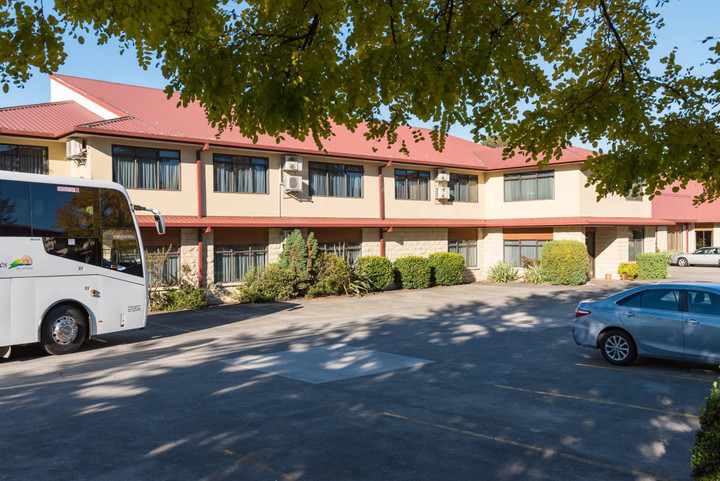 Để chuẩn bị cho trận đấu gặp Bồ Đào Nha diễn ra vào ngày 27/7 (bảng E World Cup 2023), đội tuyển nữ Việt Nam di chuyển hơn 120km từ Auckland đến Hamilton (New Zealand). Tại đây, thầy trò HLV Mai Đức Chung được ban tổ chức bố trí lưu trú ở khách sạn Distinction Hamilton.