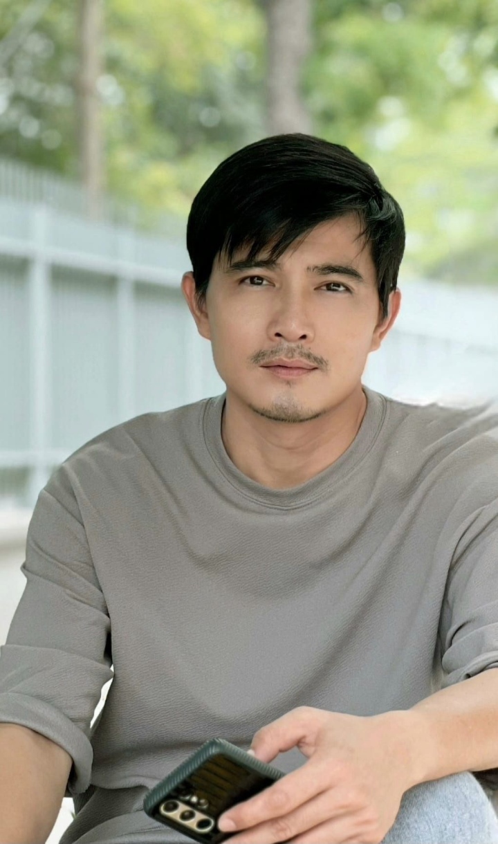 Diễn viên Quang Sự cũng đã hoàn thành xong những cảnh quay cuối cùng của phim "Gia đình mình vui bất thình lình".