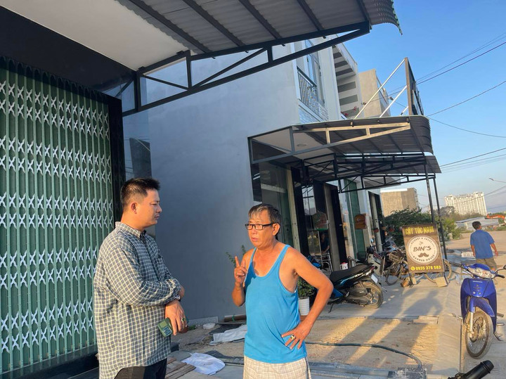 Người dân Khu TĐC Đông chùa Bình An, tổ 15, khu phố 2, phường Nhơn Bình, TP Quy Nhơn phản ánh với VTC News về những bất cập tại khu TĐC.