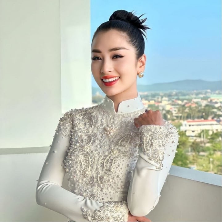Broadcaster Thu Hằng.
