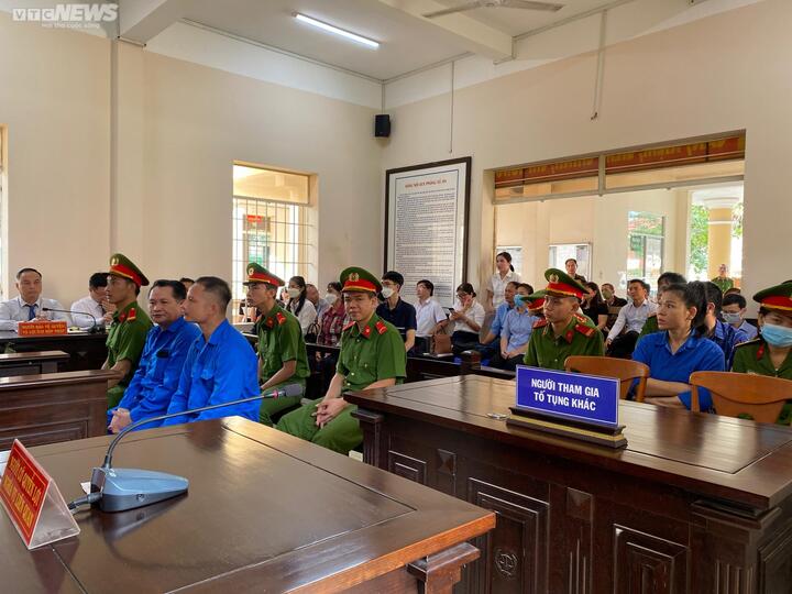 Toàn cảnh phiên tòa xét xử ngày 26/7. (Ảnh: Lương Ý)