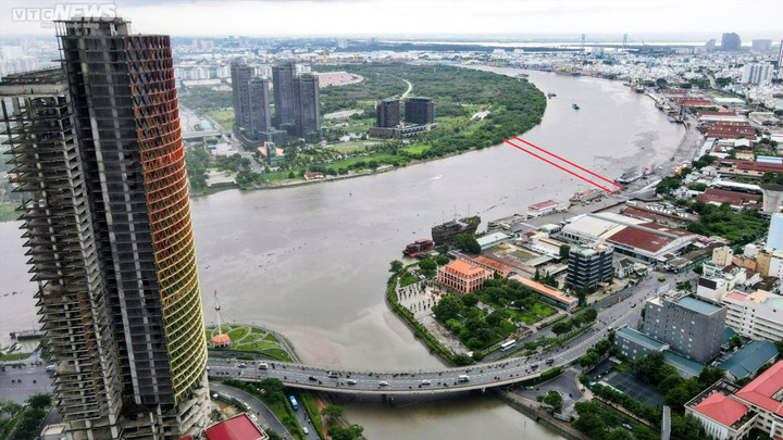 Ngoài ra, cầu Thủ Thiêm 3 cũng là một trong những công trình trọng điểm. Vị trí cầu Thủ Thiêm 3 bắt đầu từ đường Tôn Đản (quận 4), băng qua đường Nguyễn Tất Thành, khu đất bến cảng Nhà Rồng – Khánh Hội (cảng Sài Gòn), vượt sông Sài Gòn để nối với khu đô thị mới Thủ Thiêm.