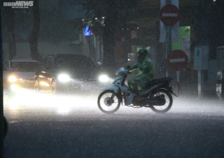 Dự báo thời tiết TP.HCM và các tỉnh Nam Bộ khác ngày 27/7 tiếp tục có mưa, cục bộ có mưa to, thời gian mưa tập trung vào chiều và tối.