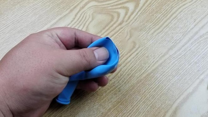 Đặt một quả bóng bay trong phòng tắm có tác dụng gì? - 1