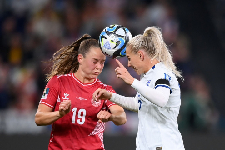 Đội tuyển Anh gặp nhiều khó khăn nhưng họ đang dẫn bàn.