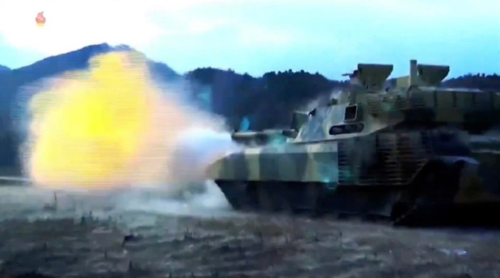 Xe tăng mới của Triều Tiên khai hỏa.