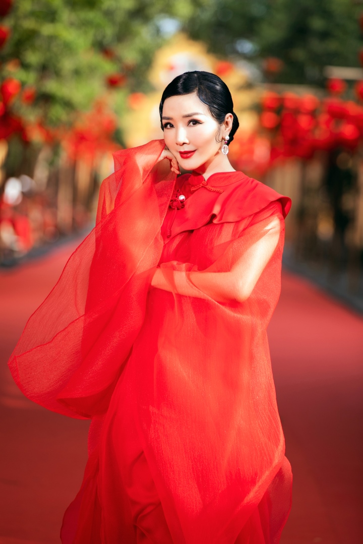Ngoài Tiểu Vy, Lương Thuỳ Linh, show "Phương Đông rực rỡ" còn có sự góp mặt của Hoa hậu Giáng My.