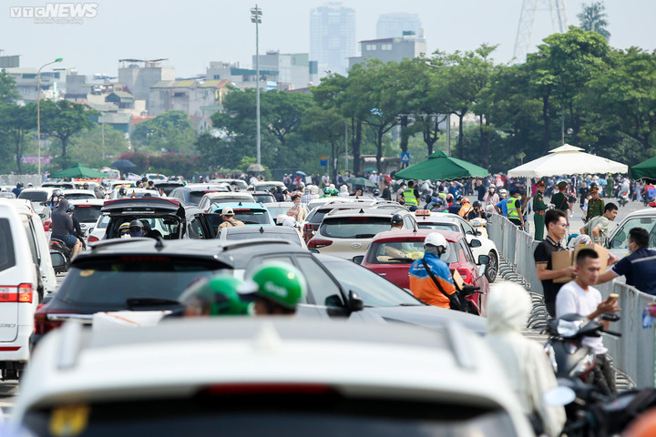 Khán giả có mặt tại sân vận động Mỹ Đình sẵn sàng chờ đợi sự xuất hiện của 4 thành viên BLACKPINK tại sân vận động Mỹ Đình.