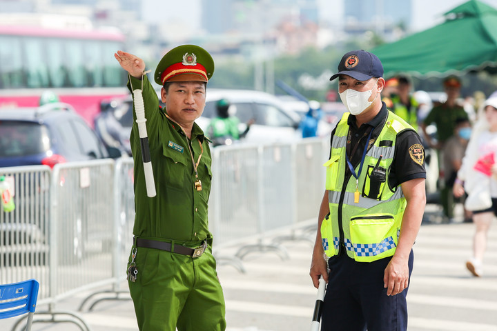 Lực lượng an ninh được triển khai để đảm bảo an toàn cho đêm nhạc.