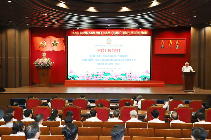 Toàn cảnh Hội nghị giới thiệu nhân sự quy hoạch Ban Chấp hành Trung ương Đảng khóa XIV, nhiệm kỳ 2026-203 của Toà án nhân dân tối cao.