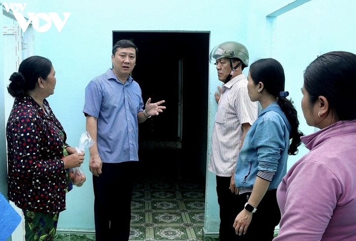 Sau khi cơn lốc đi qua, Chủ tịch UBND huyện Đất Đỏ đã đến hiện trường thăm hỏi và động viên người dân bị thiệt hại. Đồng thời kêu gọi nhân dân tăng cường kiểm tra an toàn các thiết bị điện, hàng hóa, vật tư; tổ chức thu hoạch trước các sản phẩm nông nghiệp, thủy sản đã đến thời vụ, bảo vệ, di chuyển vật nuôi, gia súc, gia cầm đến khu vực an toàn.