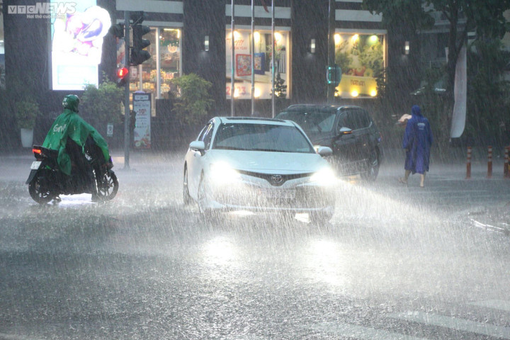 Dự báo thời tiết ngày 30/7, TP.HCM ngày nắng, chiều và tối có mưa rào rải rác, mưa to và dông.