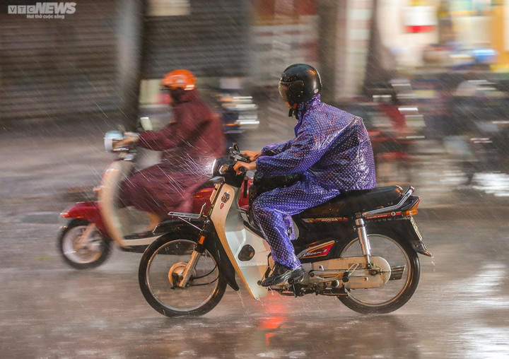 Những ngày tới, miền Bắc tiếp tục mưa dông tập trung lúc chiều tối và đêm. (Ảnh minh hoạ: Ngô Nhung)