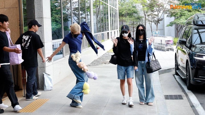 3 thành viên BLACKPINK gồm Jisoo, Jennie và Rosé đã có mặt tại Hàn Quốc vào sáng 31/7.