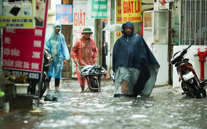 Miền Bắc nhiều nơi hứng mưa to. (Ảnh minh hoạ: Ngô Nhung - Khổng Chí)