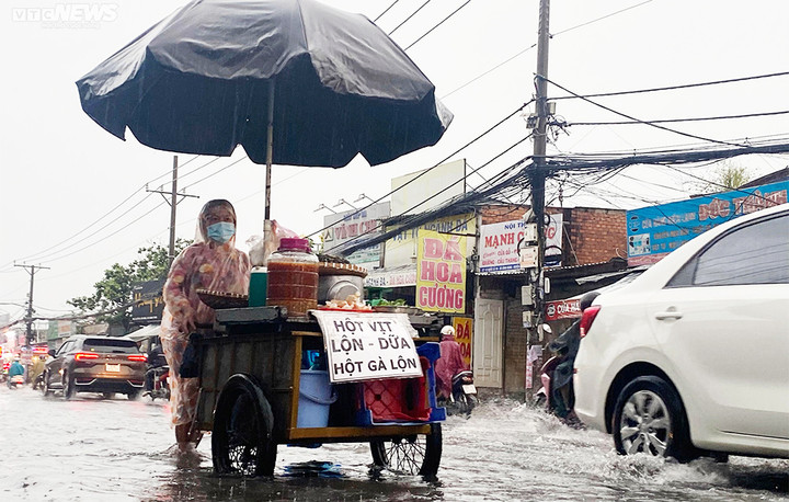Dự báo thời tiết ngày 31/7, TP.HCM ngày nắng gián đoạn, chiều tối có dông rải rác, có nơi mưa vừa, mưa to.