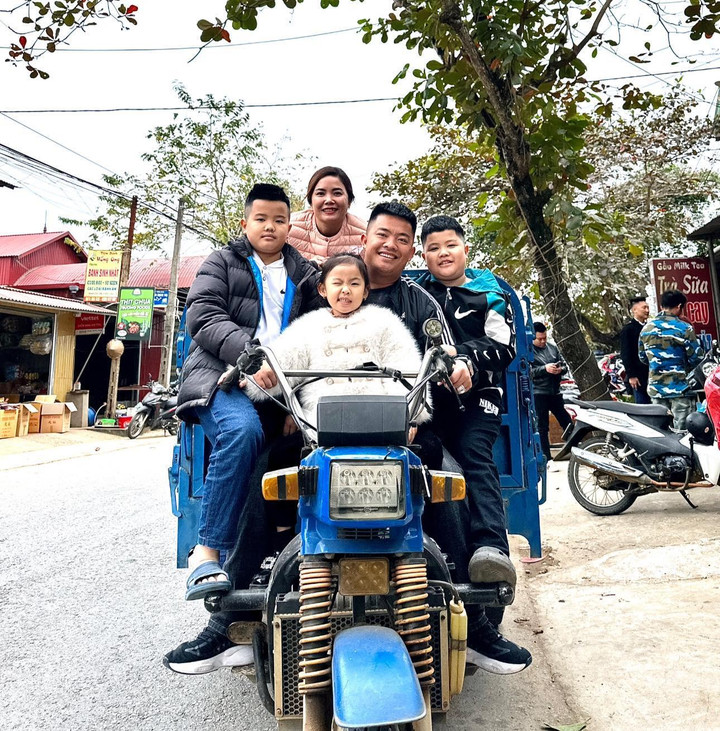 Vợ và các con thường xuyên đồng hành cùng anh Hải trên các chuyến đi.