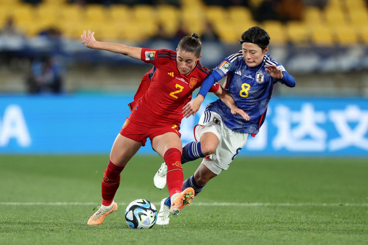 Đội tuyển nữ Tây Ban Nha gặp khó khăn.